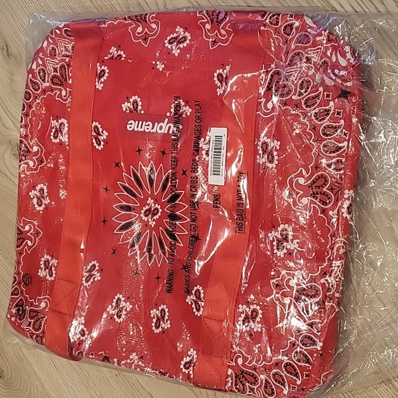 Authentic supreme bandana tarp duffle - Picture 2 of 4